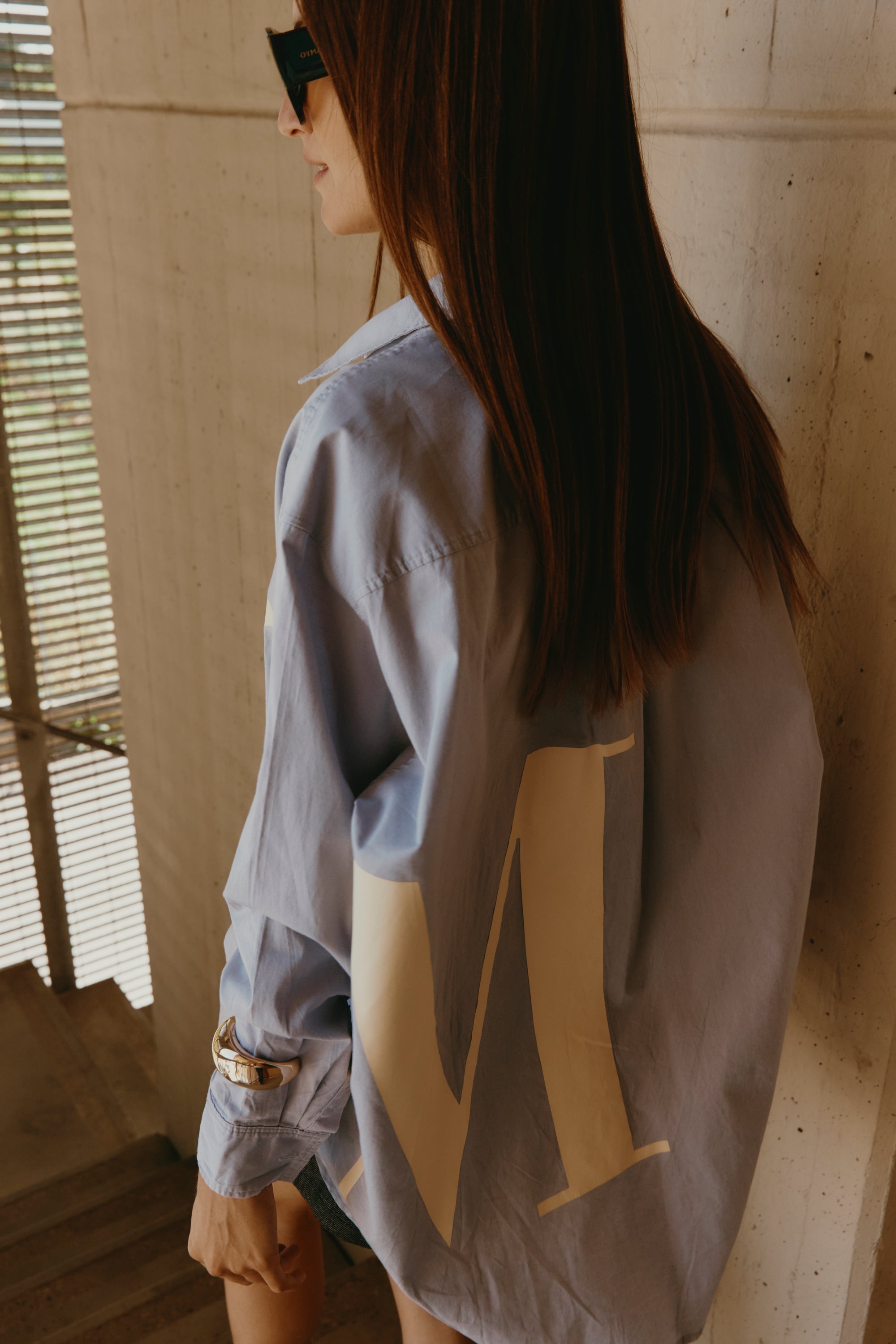 CAMICIA PERSONALIZZATA azzurra lettere latte